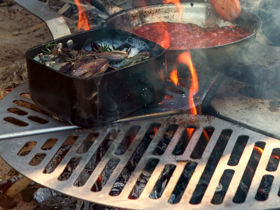 Front Runner BBQ Grate/ Braai stored / mounted to Spare Tyre
