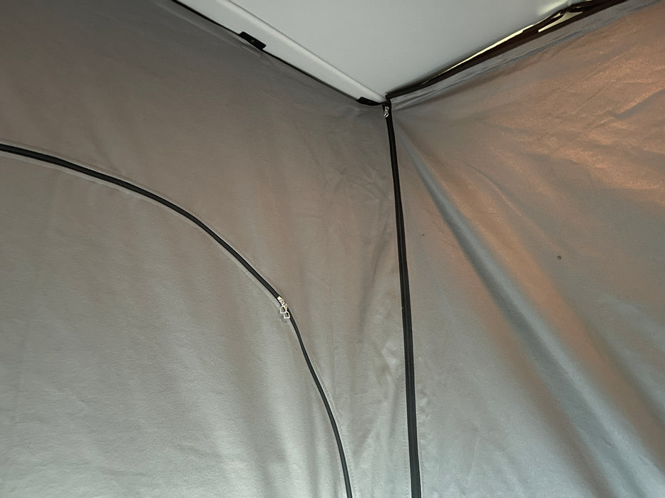 Brandrup ISO-TOP MK VI Pop-up Roof Insulation for California Beach with large front opening